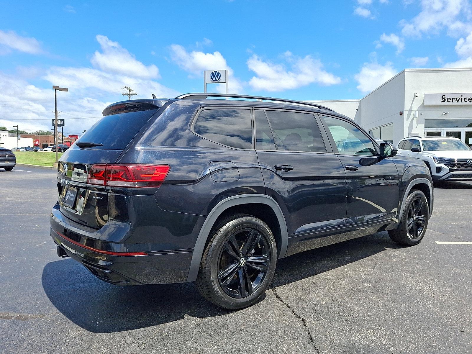 Certified 2023 Volkswagen Atlas SEL R-Line AWD/4WD image 6