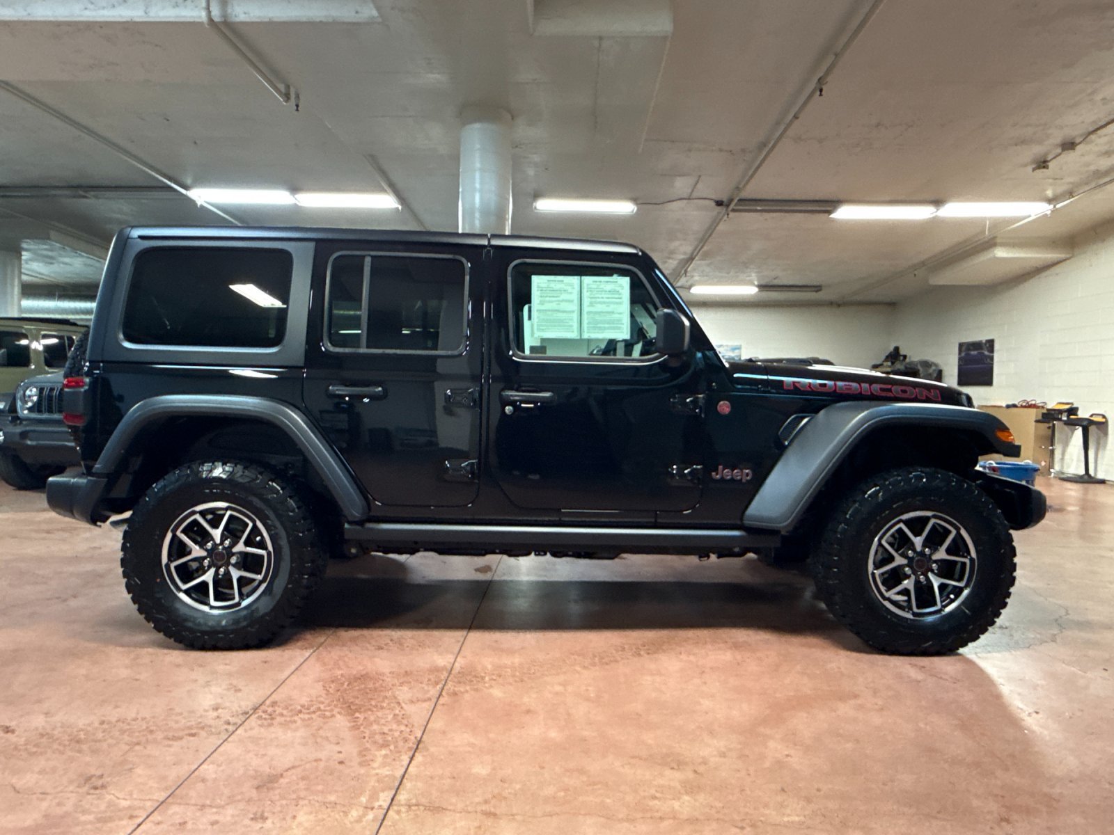 Used 2024 Jeep Wrangler Unlimited Rubicon w/ Convenience Group AWD/4WD image 6
