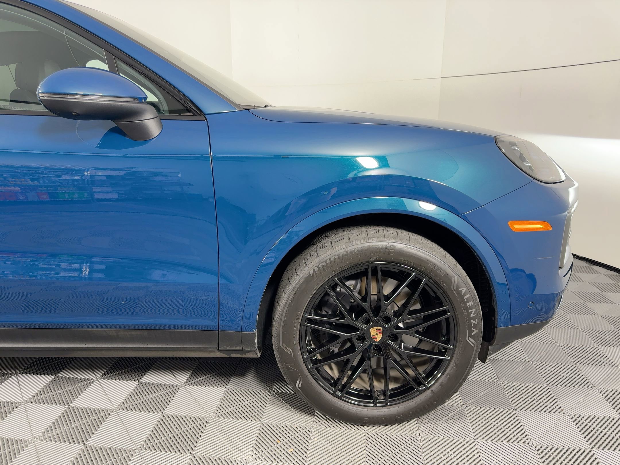 Certified 2025 Porsche Cayenne Coupe image 12