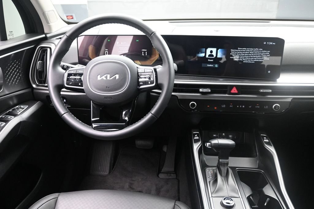 Used 2025 Kia Sorento S w/ Panoramic Sunroof Package FWD image 9