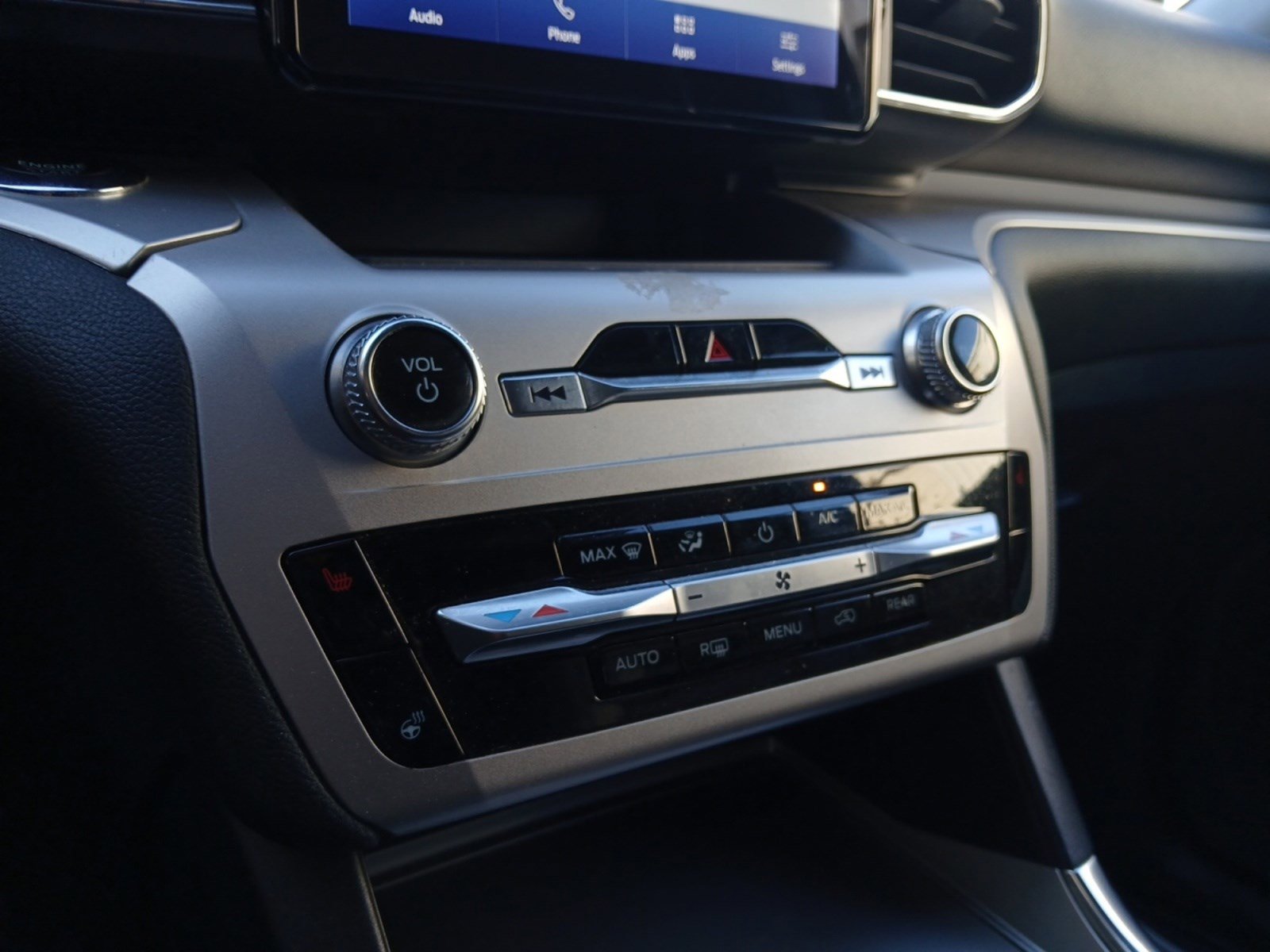 Used 2022 Ford Explorer XLT w/ Equipment Group 202A image 21