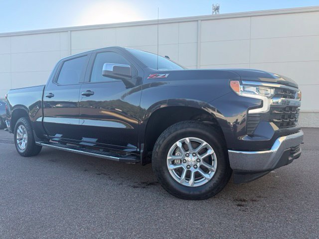Used 2023 Chevrolet Silverado 1500 LT w/ Z71 Off-Road Package AWD/4WD image 2