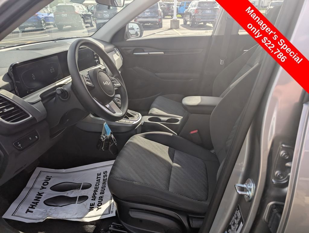 Used 2025 Kia Seltos LX AWD/4WD image 15