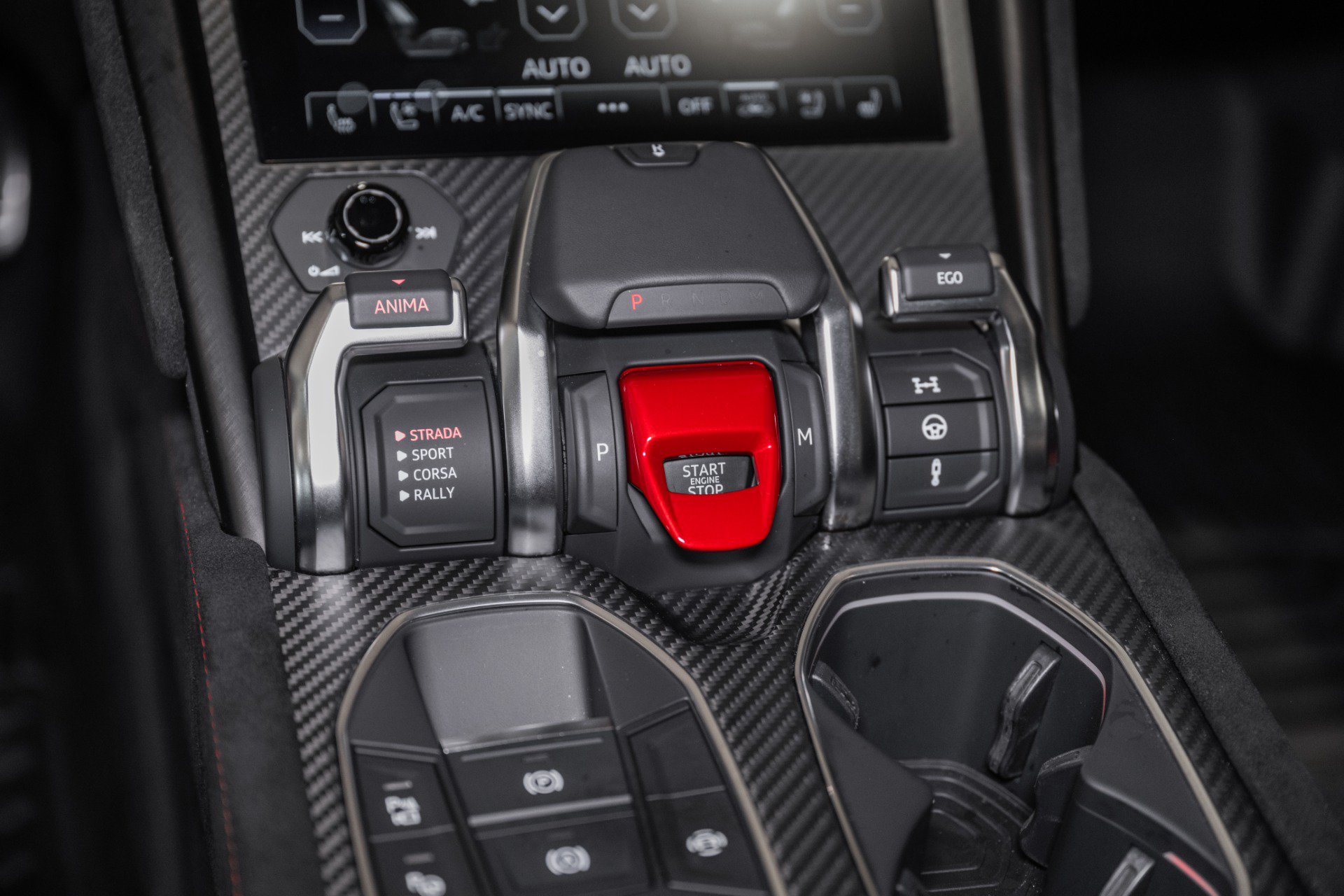 Used 2024 Lamborghini Urus Performante AWD/4WD image 40