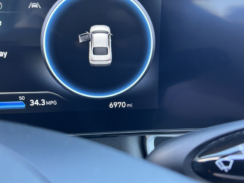 Certified 2025 Hyundai Elantra Limited FWD image 36