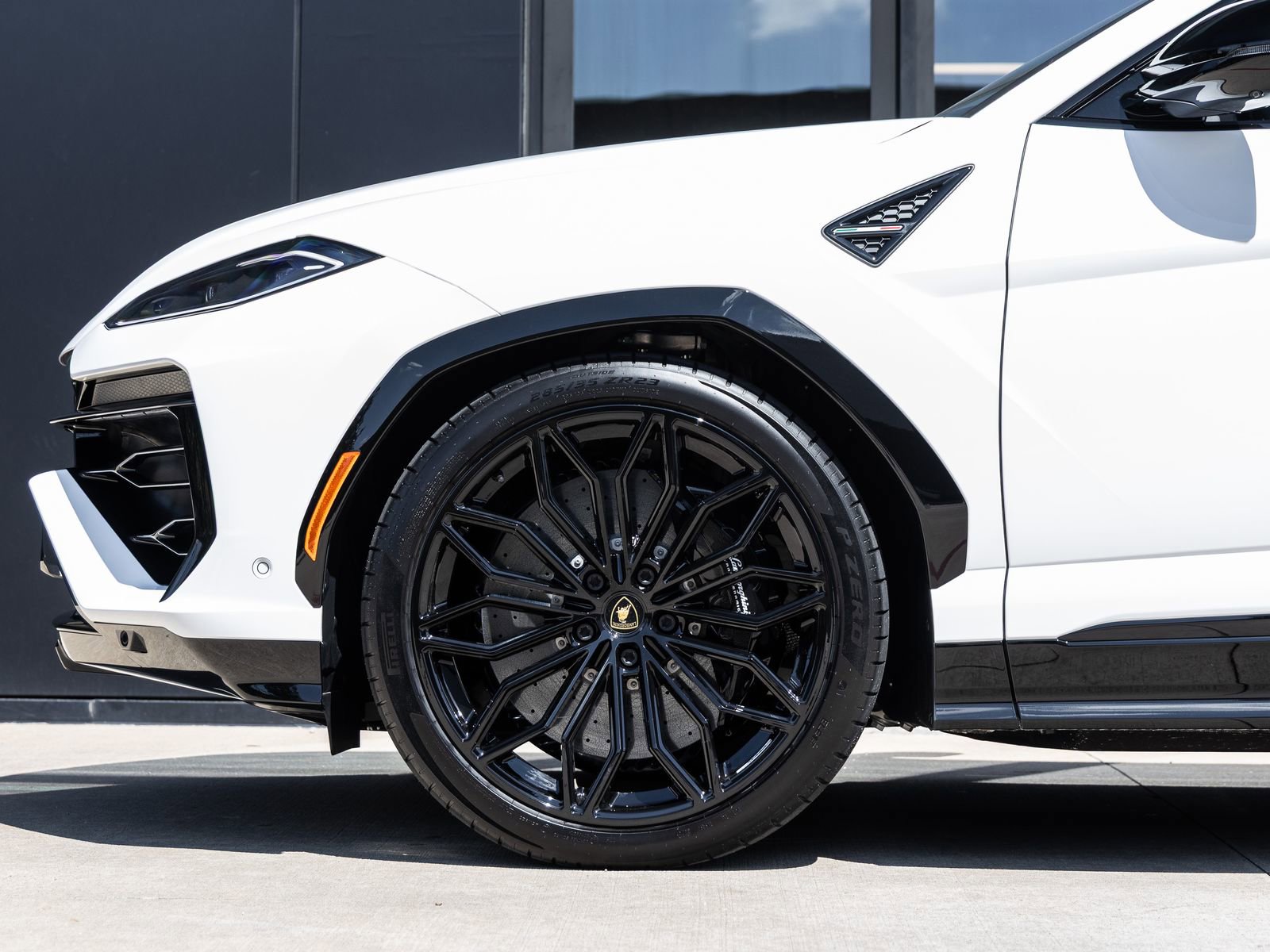 Used 2025 Lamborghini Urus SE AWD/4WD image 11