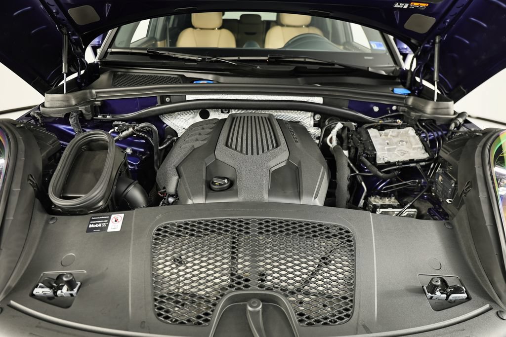 Certified 2026 Porsche Macan AWD/4WD image 33