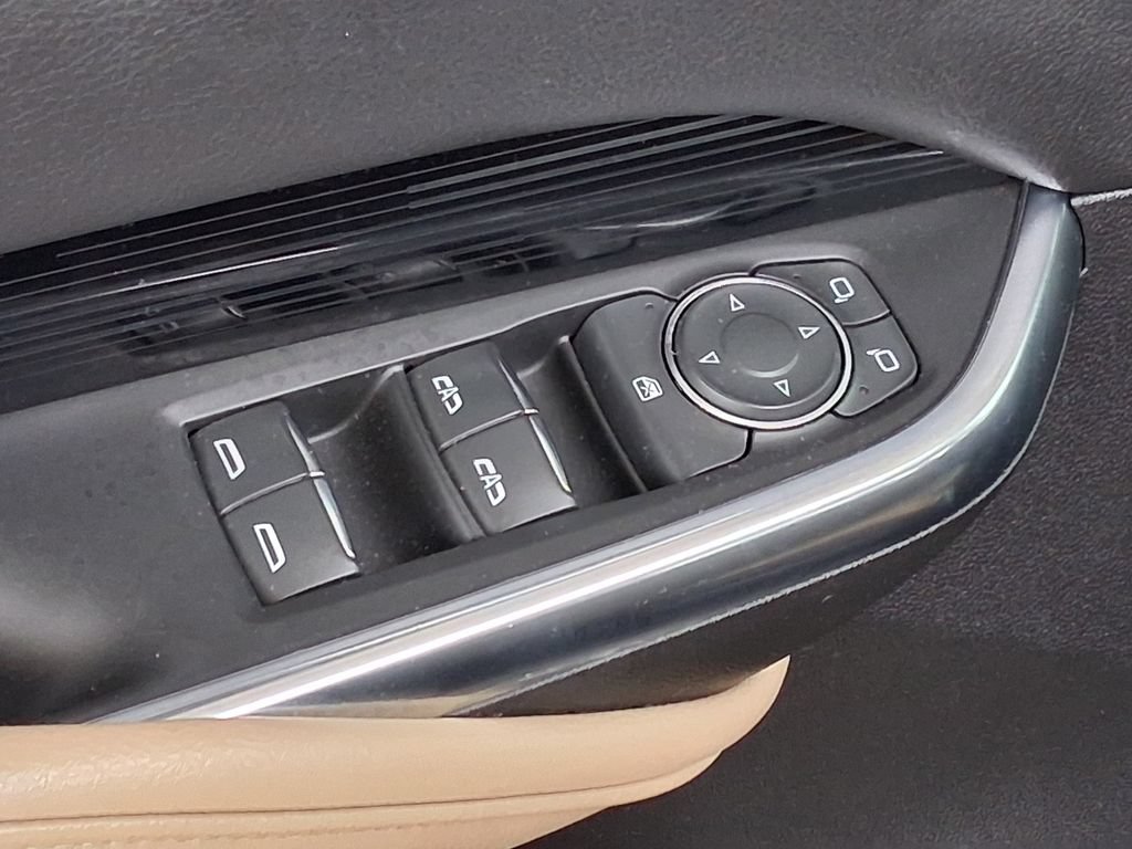 Certified 2024 Cadillac XT4 Luxury FWD image 18