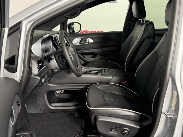 New 2026 Chrysler Pacifica Limited w/ S Appearance Package AWD/4WD image 25