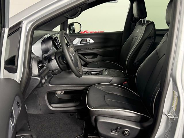 New 2026 Chrysler Pacifica Limited image 25