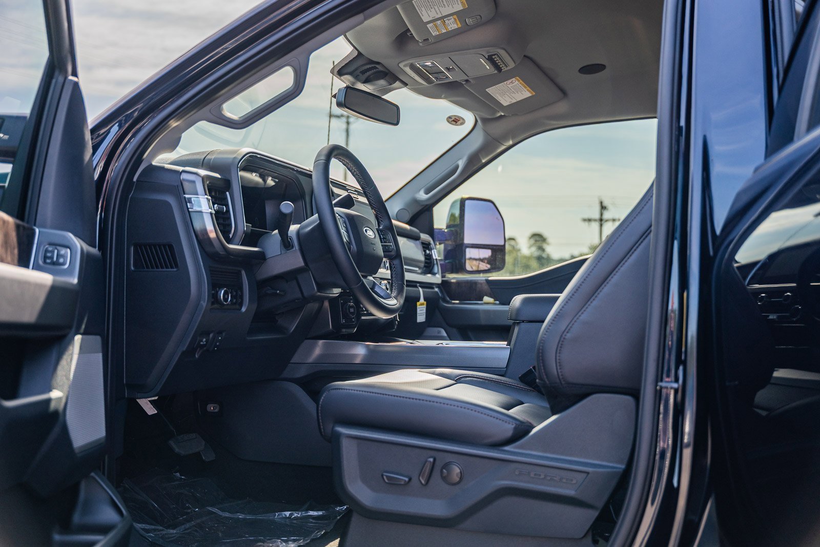 New 2025 Ford F250 Lariat w/ Lariat Ultimate Package image 24
