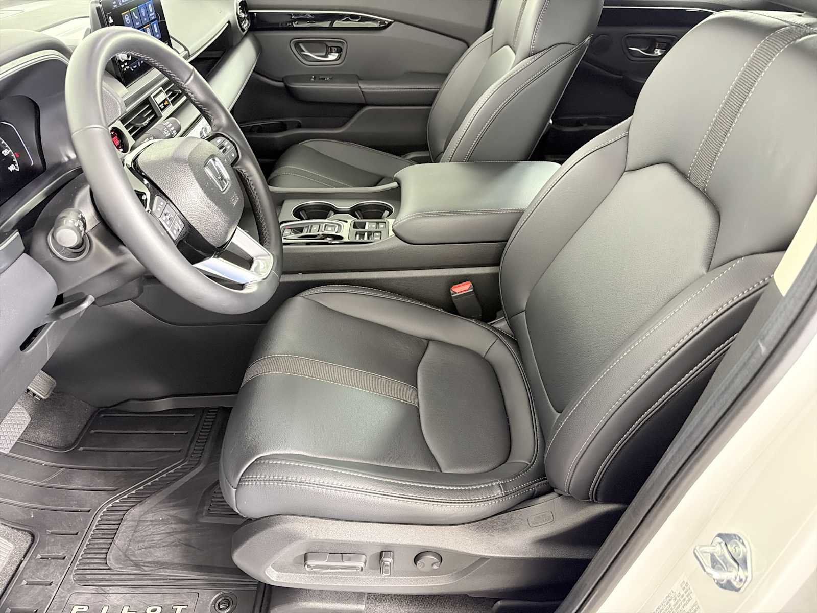 Used 2025 Honda Pilot EX-L image 7
