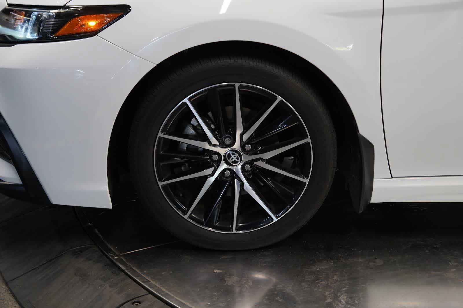 Used 2023 Toyota Camry SE w/ Audio Upgrade Package FWD image 9