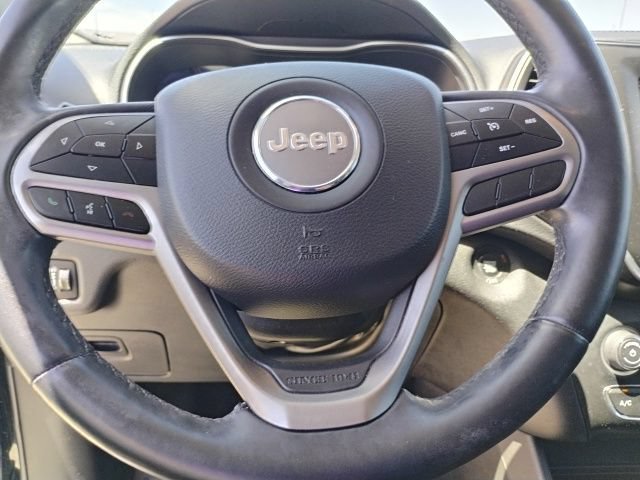 Used 2019 Jeep Cherokee Latitude Plus AWD/4WD image 18