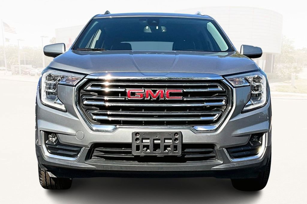 Used 2023 GMC Terrain SLT image 2