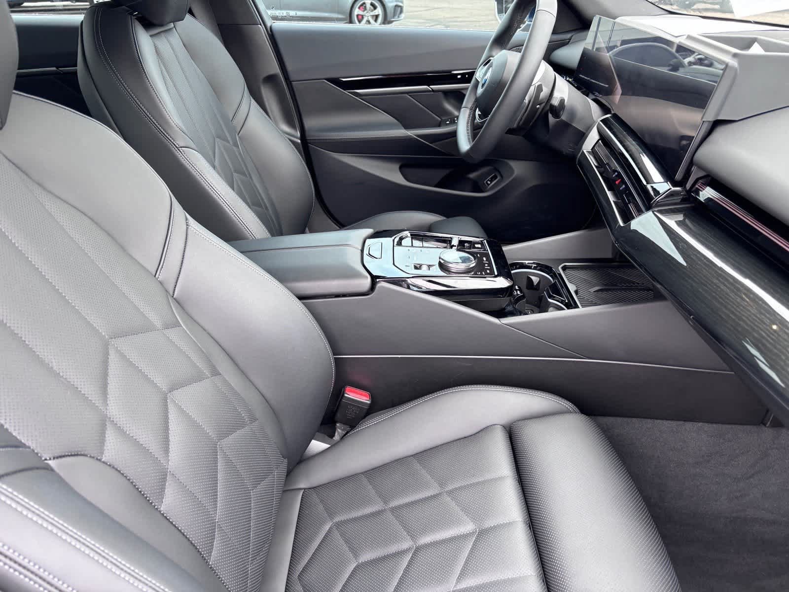 Used 2025 BMW 530i RWD image 14