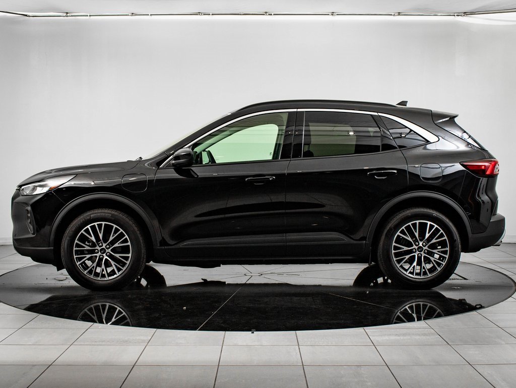 Used 2024 Ford Escape SE w/ Class II Trailer Tow Package image 12