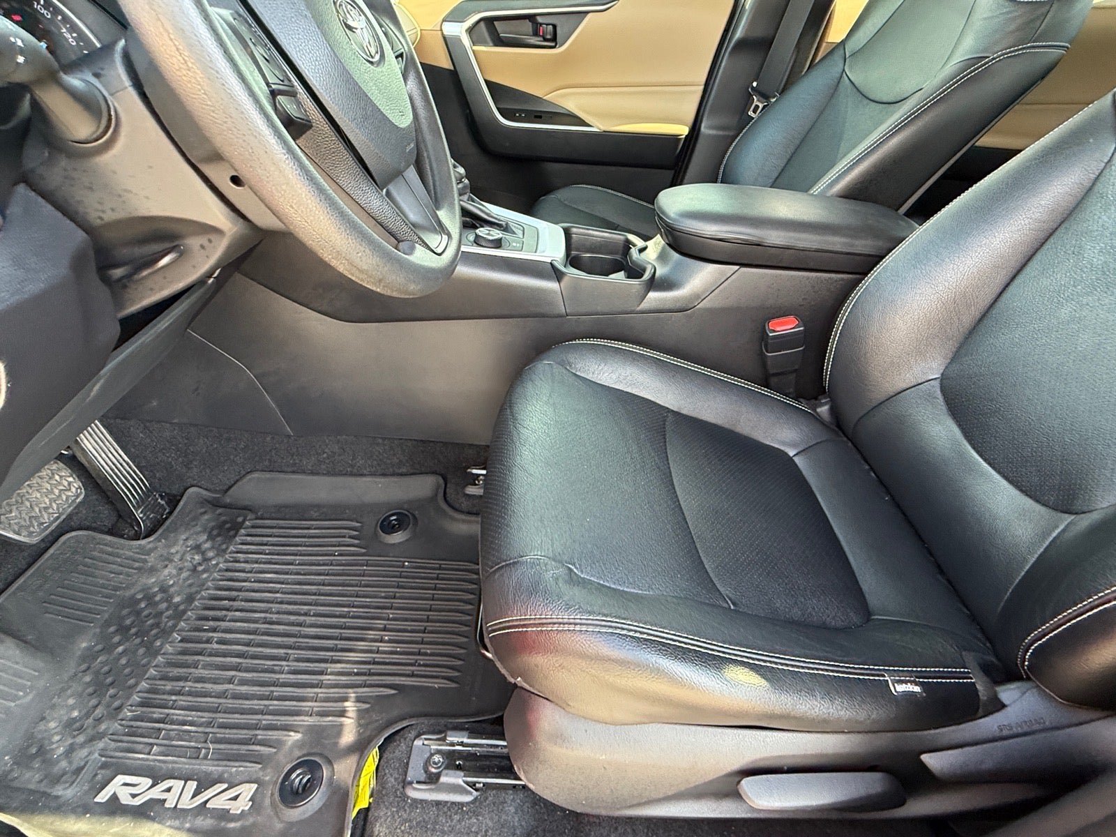 Used 2020 Toyota RAV4 LE w/ All Weather Liner Package AWD/4WD image 12