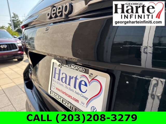 Used 2023 Jeep Grand Cherokee Altitude image 28