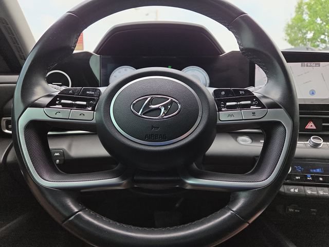 Certified 2022 Hyundai Elantra Limited FWD image 16