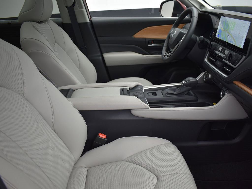 Used 2025 Toyota Grand Highlander FWD image 26