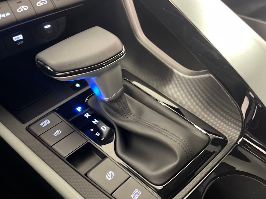 New 2025 Hyundai Elantra Limited image 24