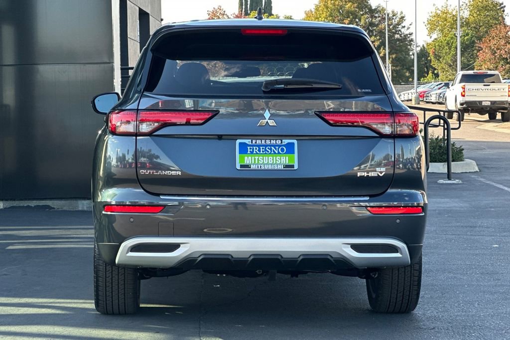 New 2025 Mitsubishi Outlander SE image 6