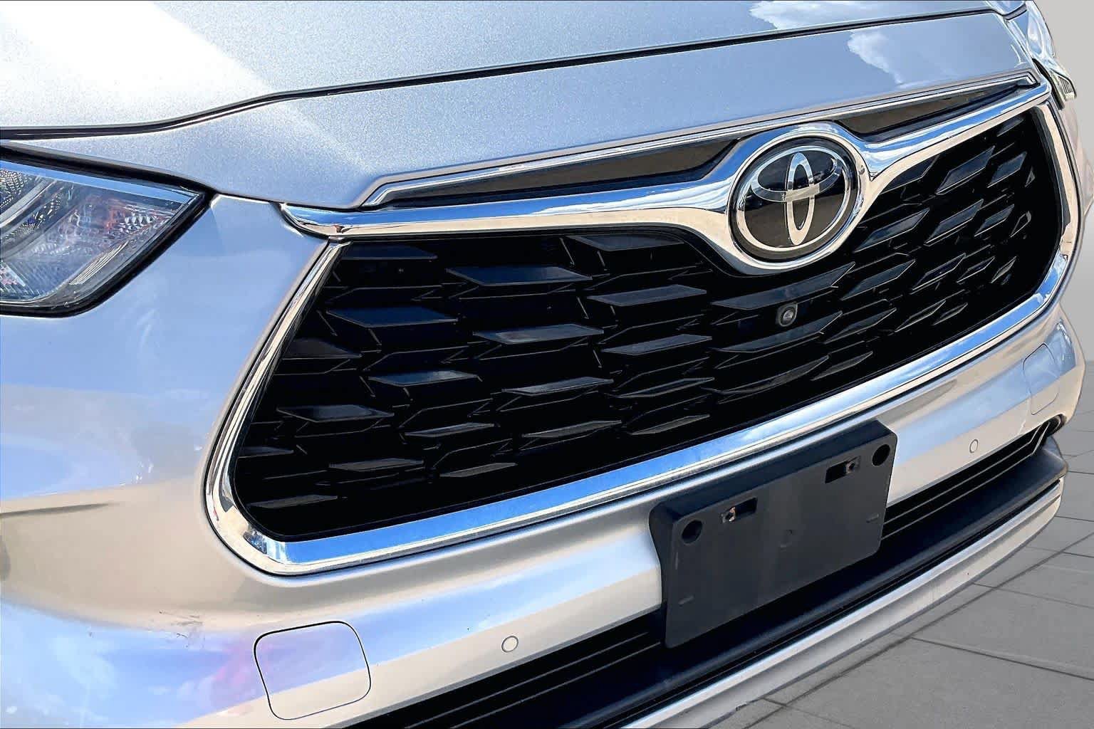 Used 2021 Toyota Highlander Limited AWD/4WD image 30