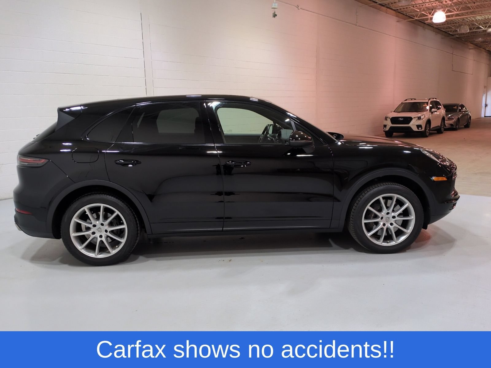Used 2022 Porsche Cayenne w/ Premium Package AWD/4WD image 2
