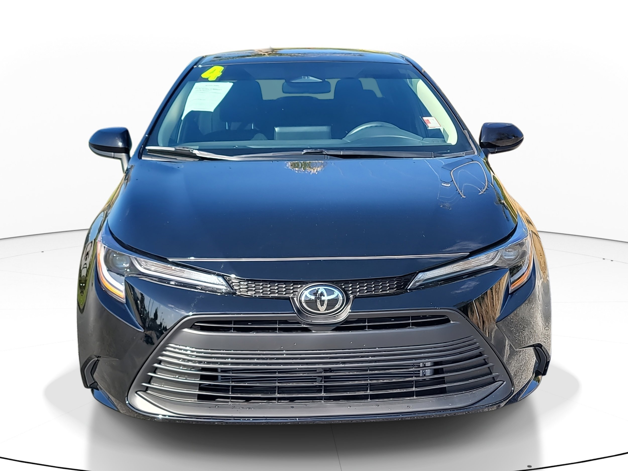 Used 2024 Toyota Corolla LE image 2