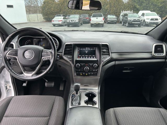 Used 2020 Jeep Grand Cherokee Laredo image 28