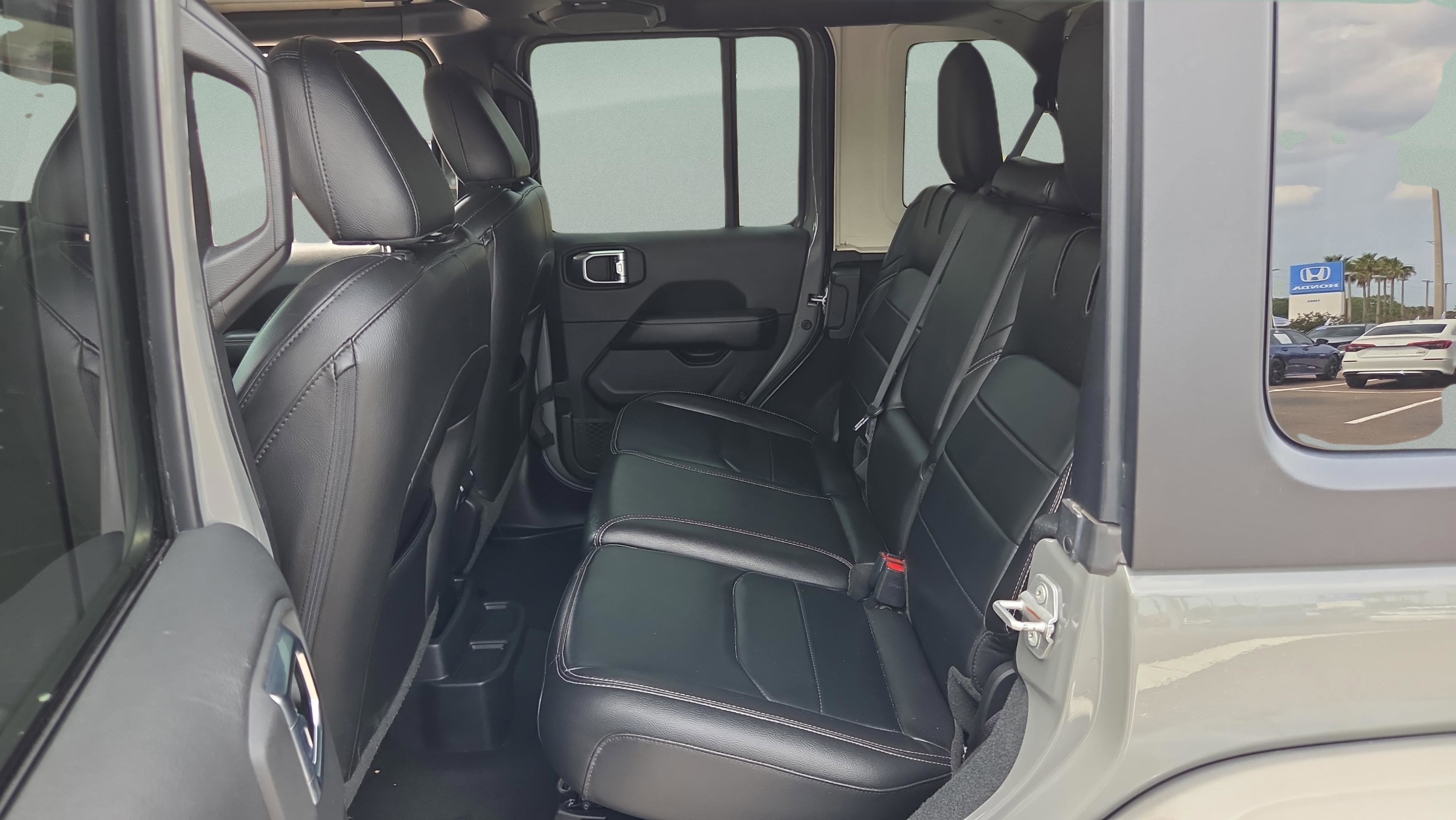 Used 2023 Jeep Wrangler Unlimited Sahara AWD/4WD image 10