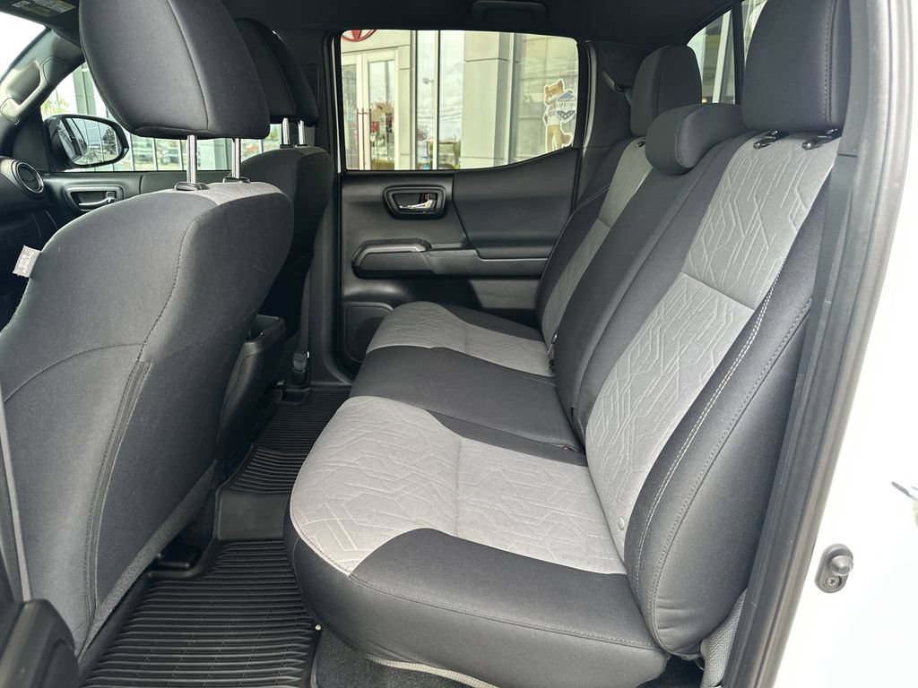 Used 2022 Toyota Tacoma TRD Off-Road AWD/4WD image 18