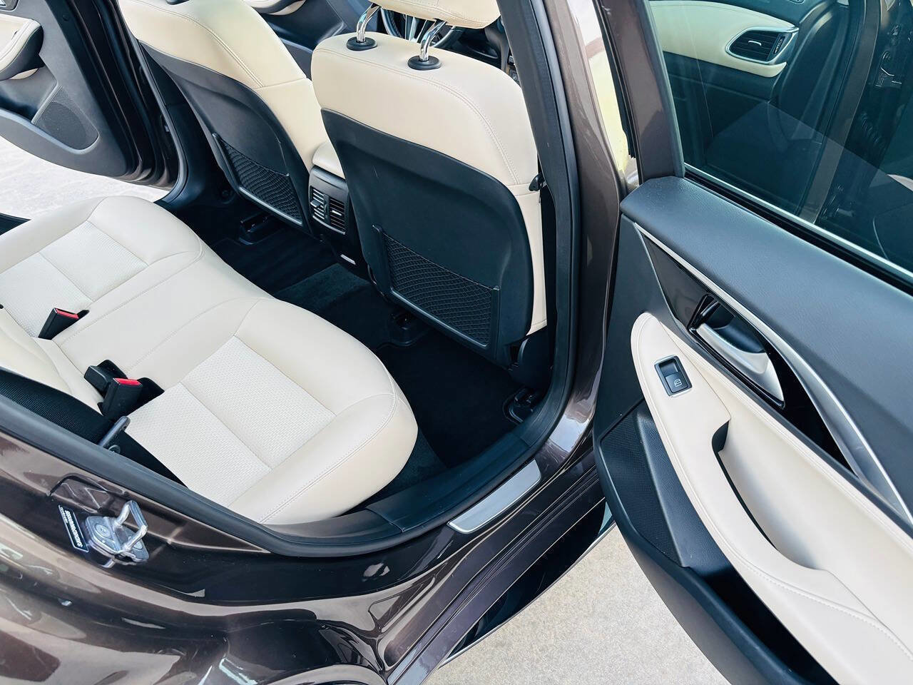 Used 2019 INFINITI QX30 w/ Navigation Package image 28