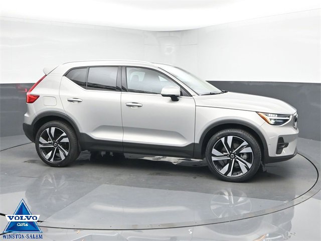 Used 2024 Volvo XC40 B5 Plus w/ Climate Package image 1
