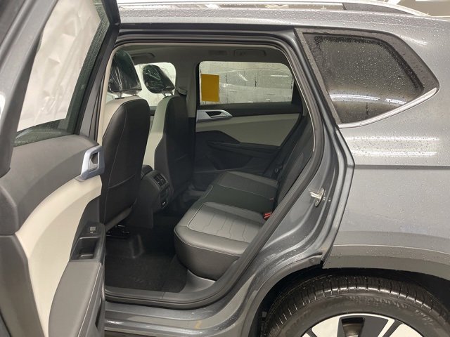 New 2026 Volkswagen Taos SE image 8