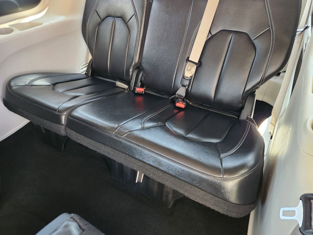 Used 2022 Chrysler Pacifica Touring-L FWD image 20