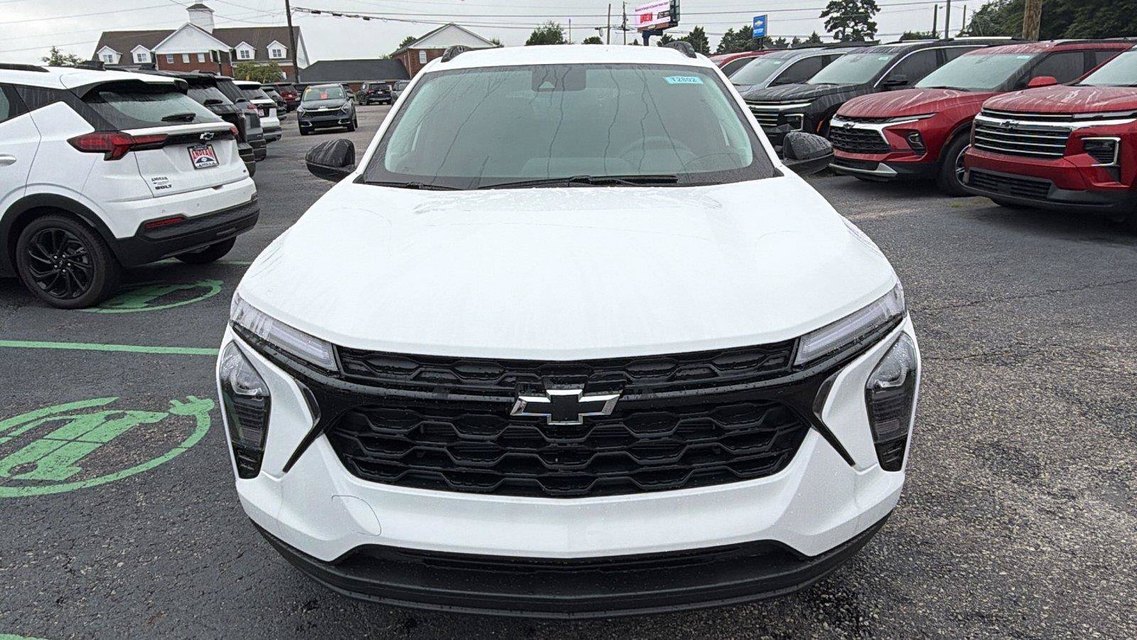New 2026 Chevrolet Trax LT w/ Driver Confidence Package FWD image 2