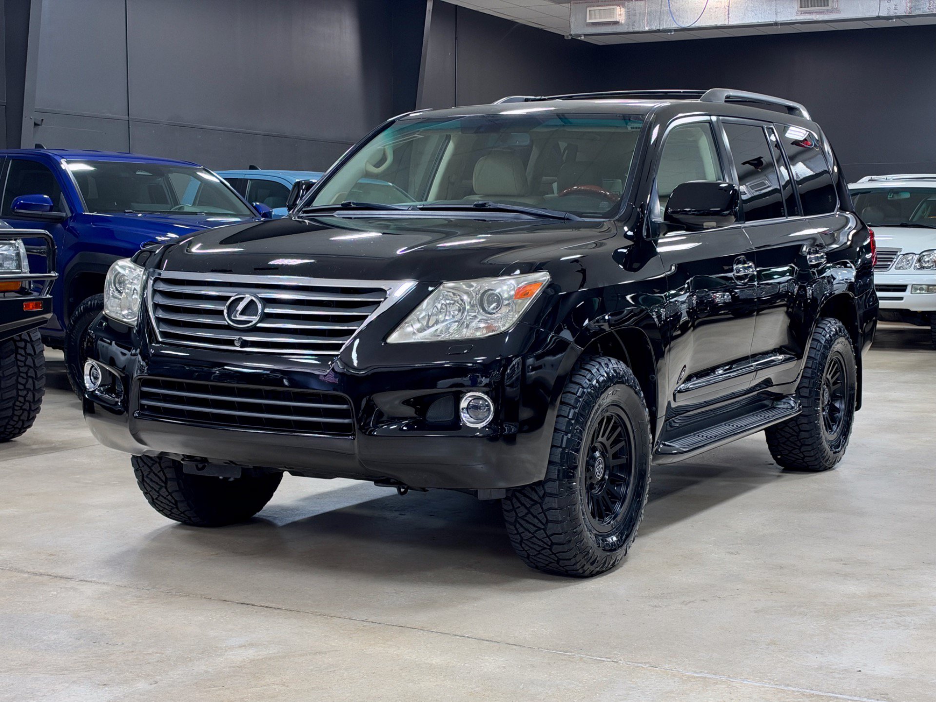 Used 2009 Lexus LX 570 4WD w/ Preferred Accessory Pkg