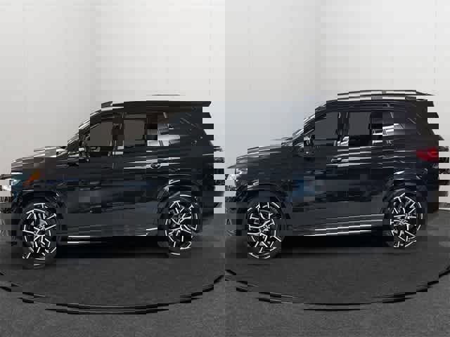 Used 2024 Mercedes-Benz GLS 580 4MATIC image 3