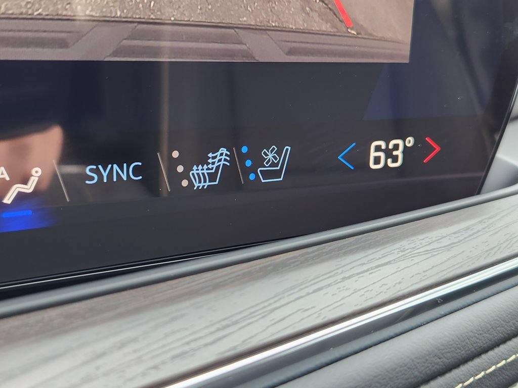 New 2025 Chevrolet Suburban Premier w/ Sun And Tow Package AWD/4WD image 17