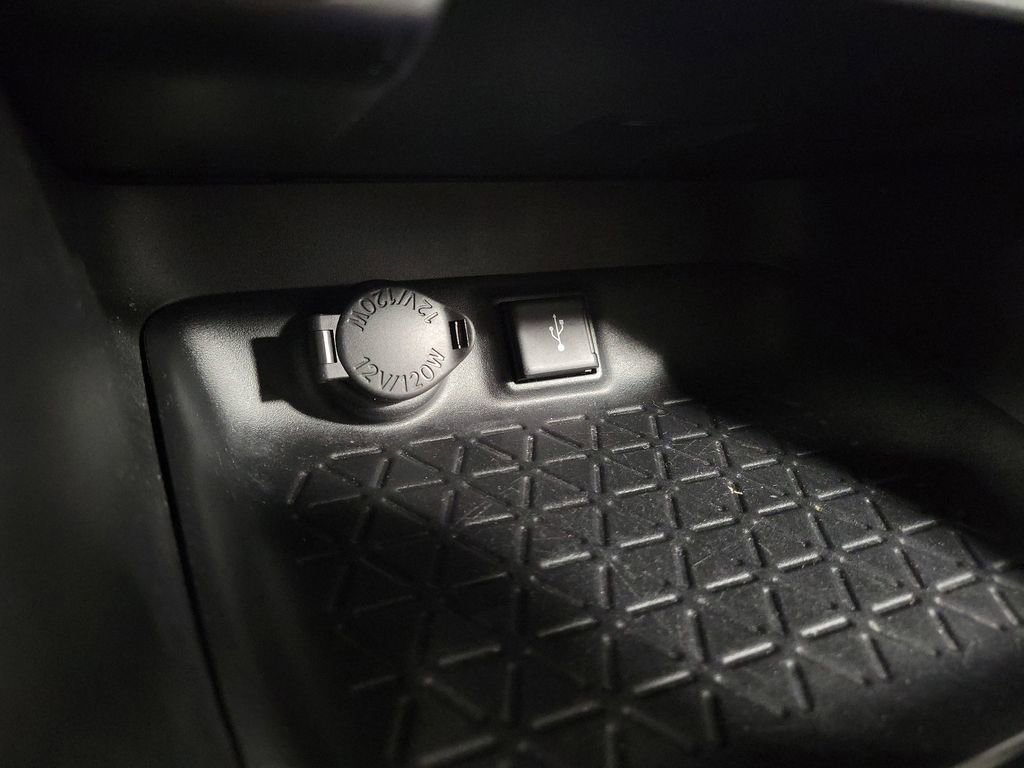 Used 2021 Toyota RAV4 LE image 16