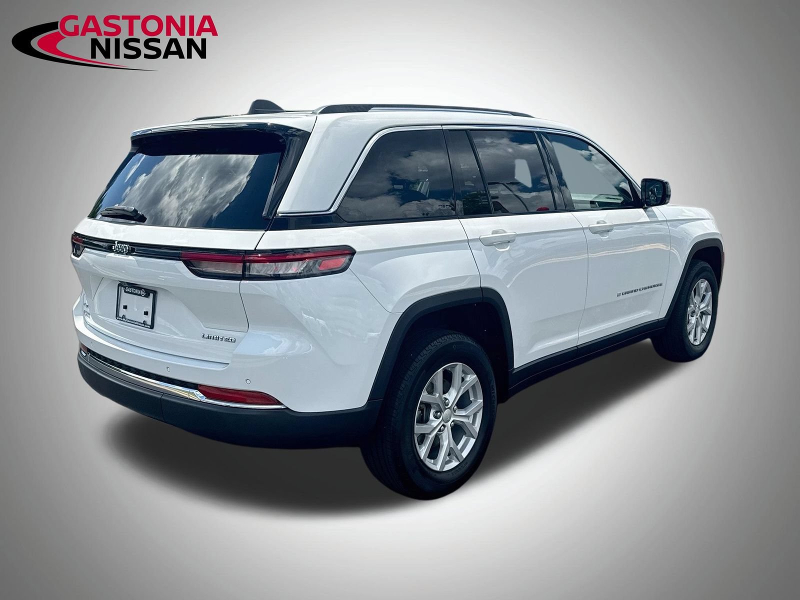 Used 2023 Jeep Grand Cherokee Limited AWD/4WD image 9