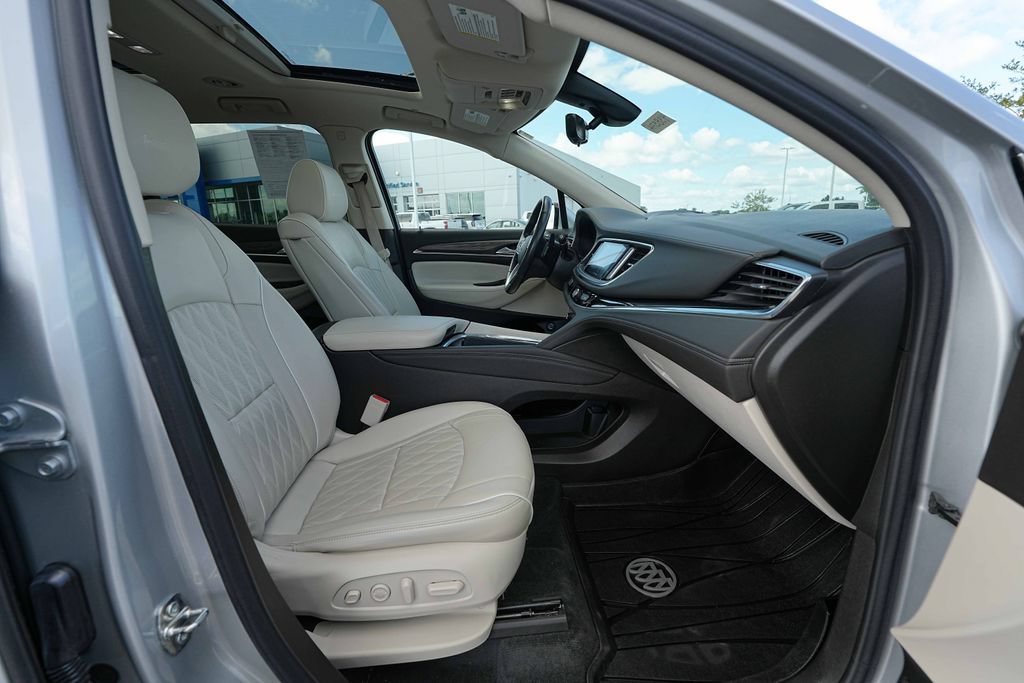 Used 2022 Buick Enclave Avenir w/ Avenir Technology Package AWD/4WD image 21