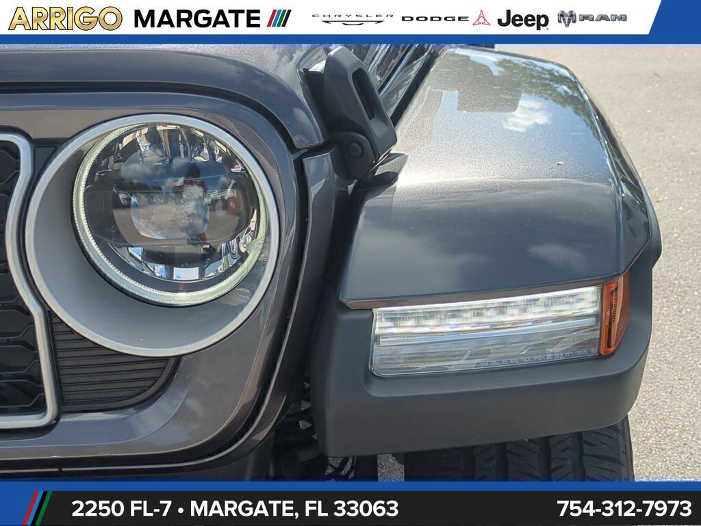 Used 2025 Jeep Wrangler Unlimited Sahara AWD/4WD image 10