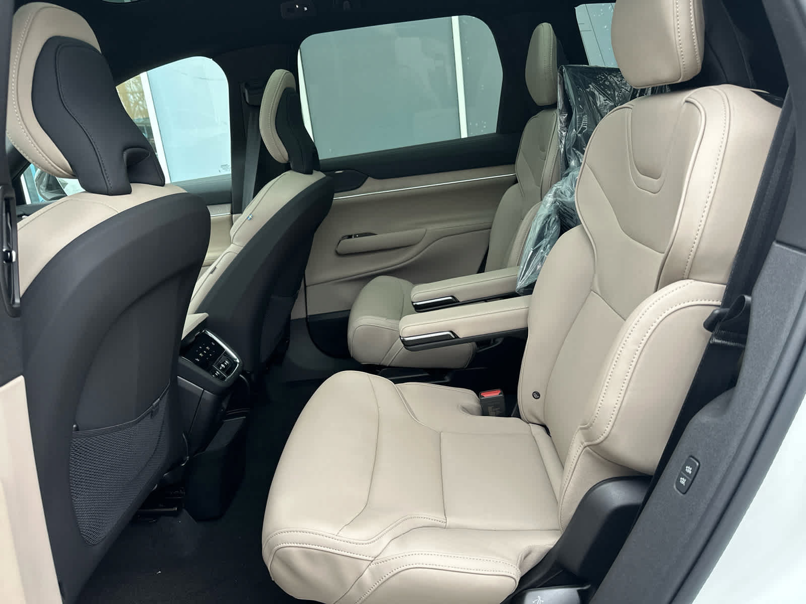 New 2026 Volvo EX90 Plus AWD/4WD image 29