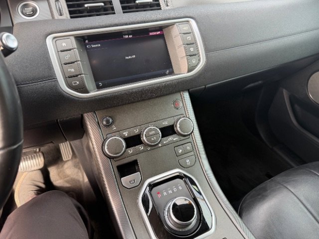 Used 2018 Land Rover Range Rover Evoque SE image 16