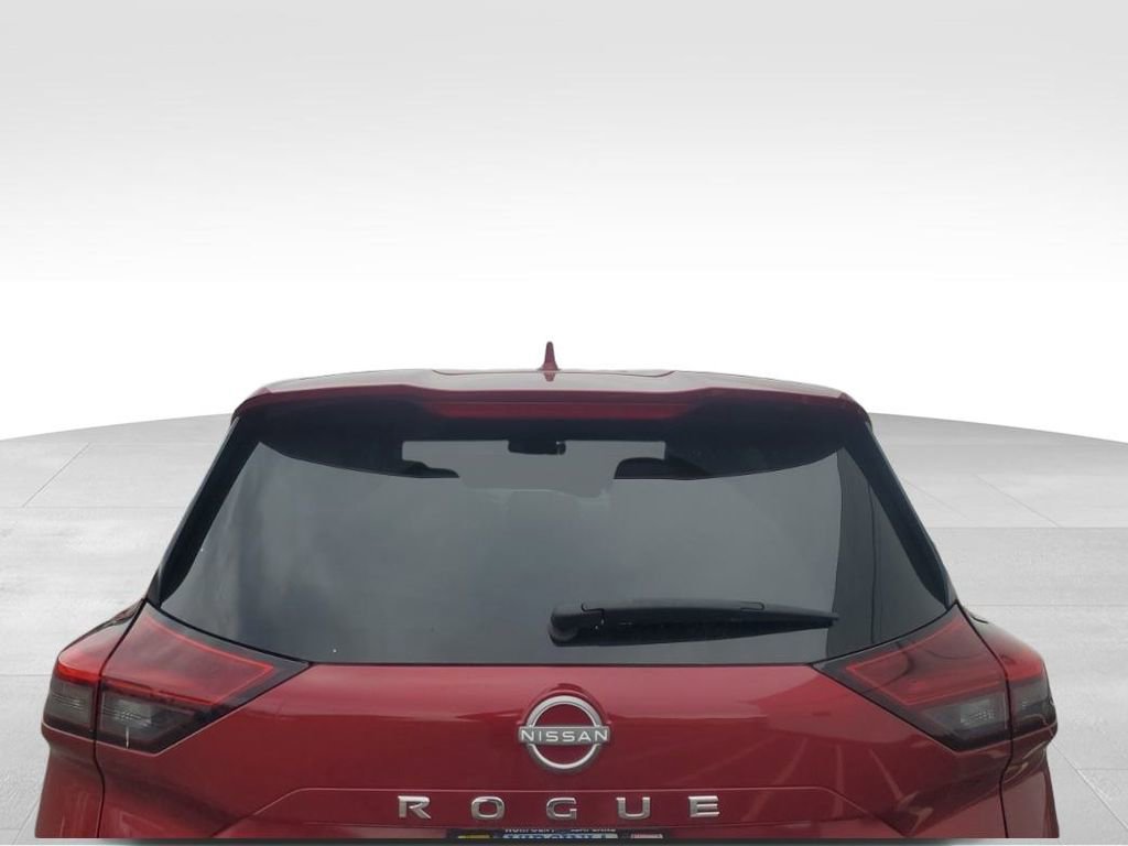 Used 2023 Nissan Rogue SV image 4