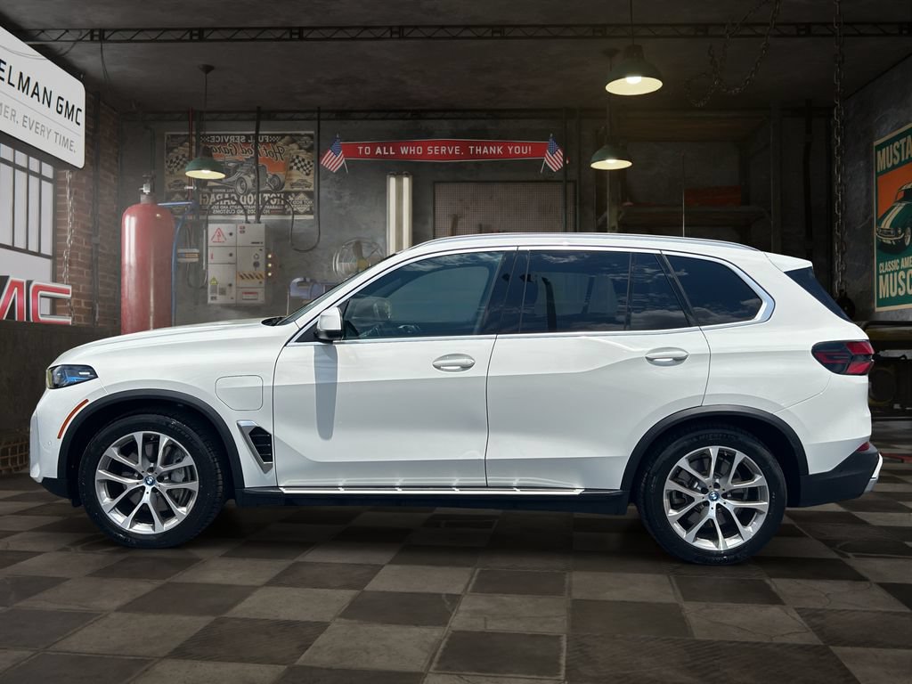 Used 2025 BMW X5 xDrive50e AWD/4WD image 4