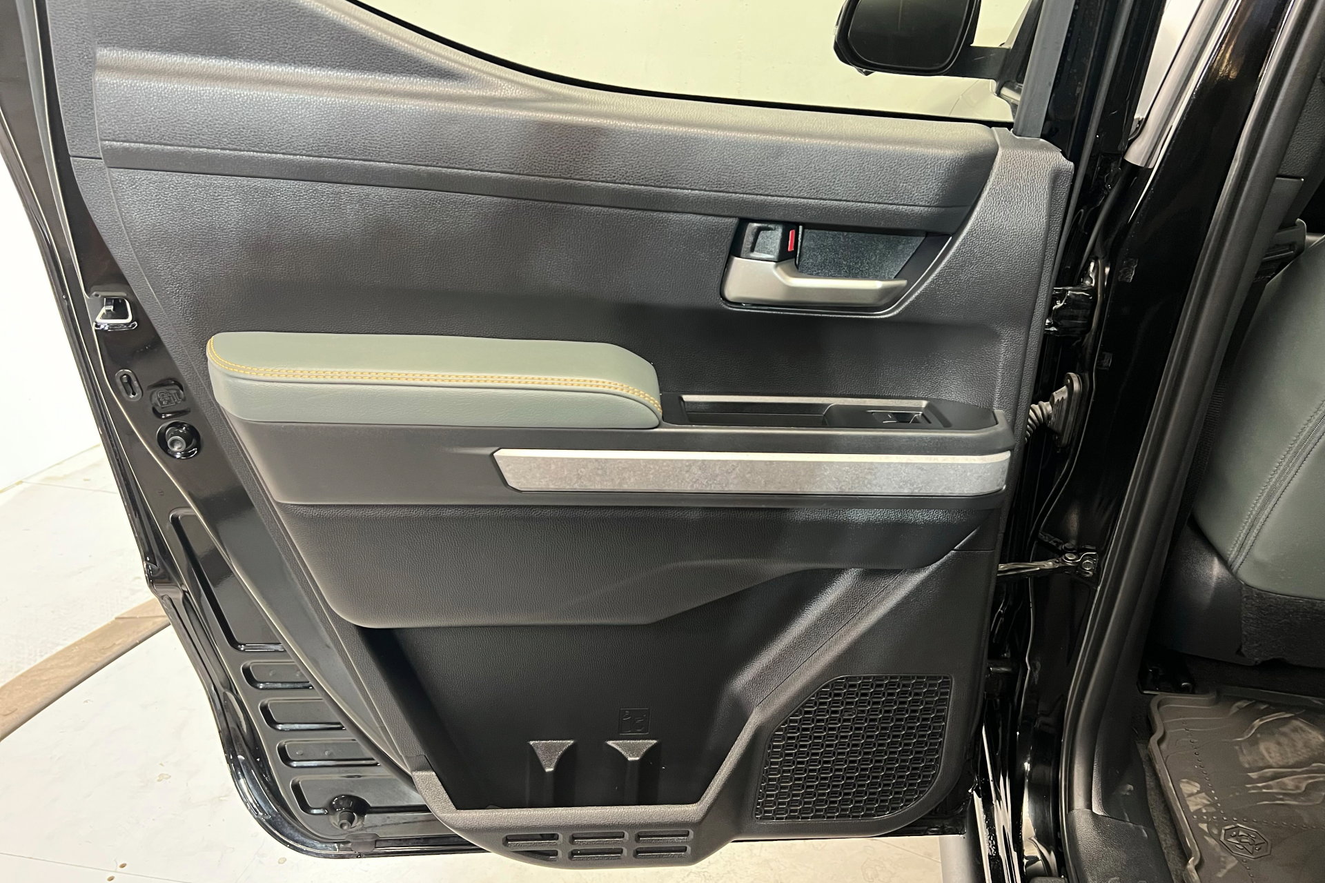 Used 2024 Toyota Tacoma Trailhunter Hybrid image 19